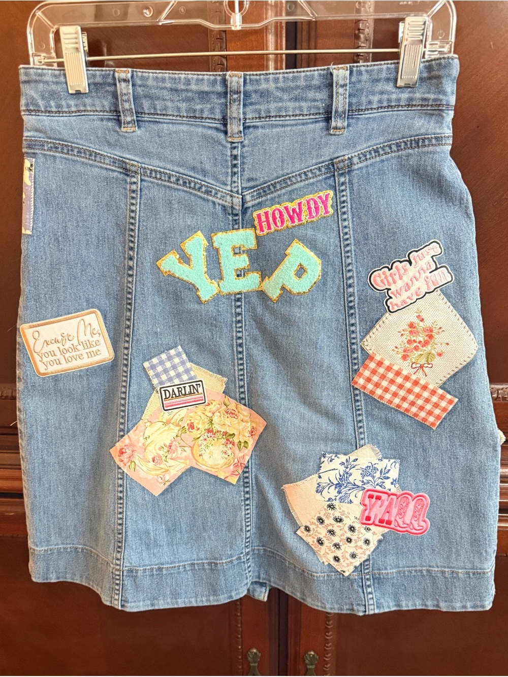 Chaps EUC Custom Western Graffiti
Patch Denim Skirt cotton/poly/elastane
Sz 4 - Picture 5 of 9